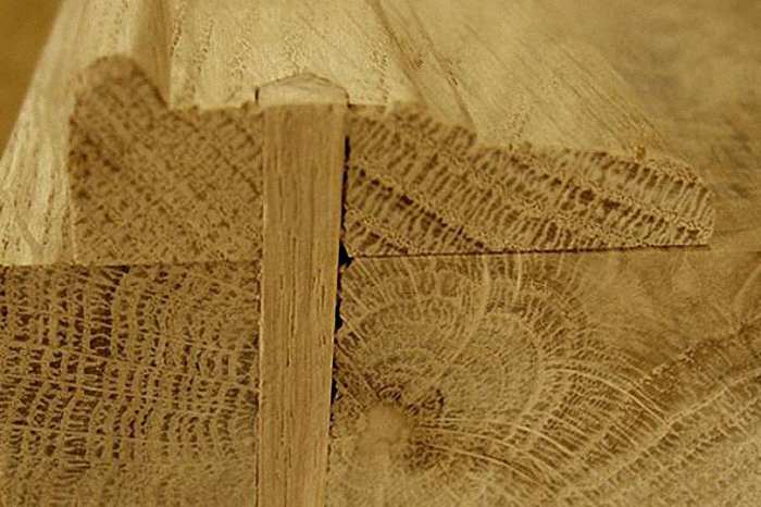 Holznagelverbindung aus massiver Eiche, von Hand gefügt