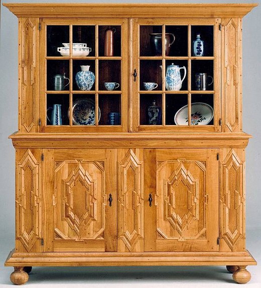 Glasschrank, originalgetreuer Nachbau aus Massivholz